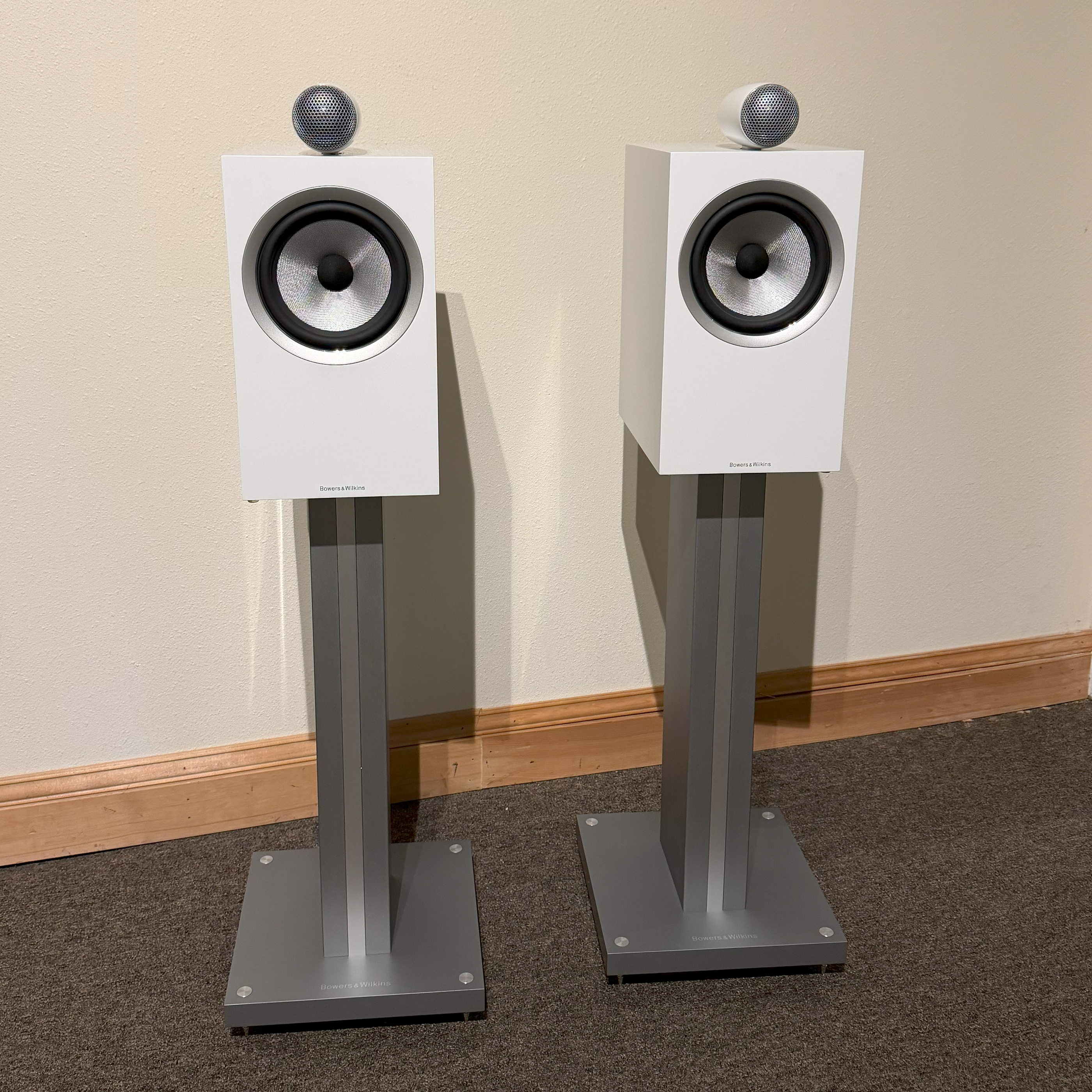 Bowers & Wilkins 705 S2 - White (with stands)