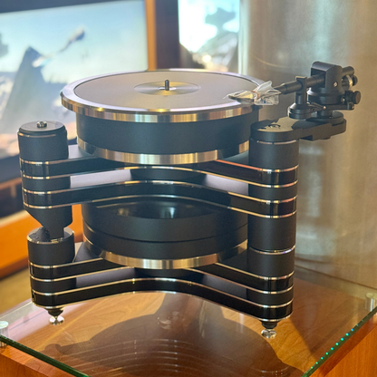 Clearaudio Master Innovation with 9" Universal Arm  /  Gloss Black